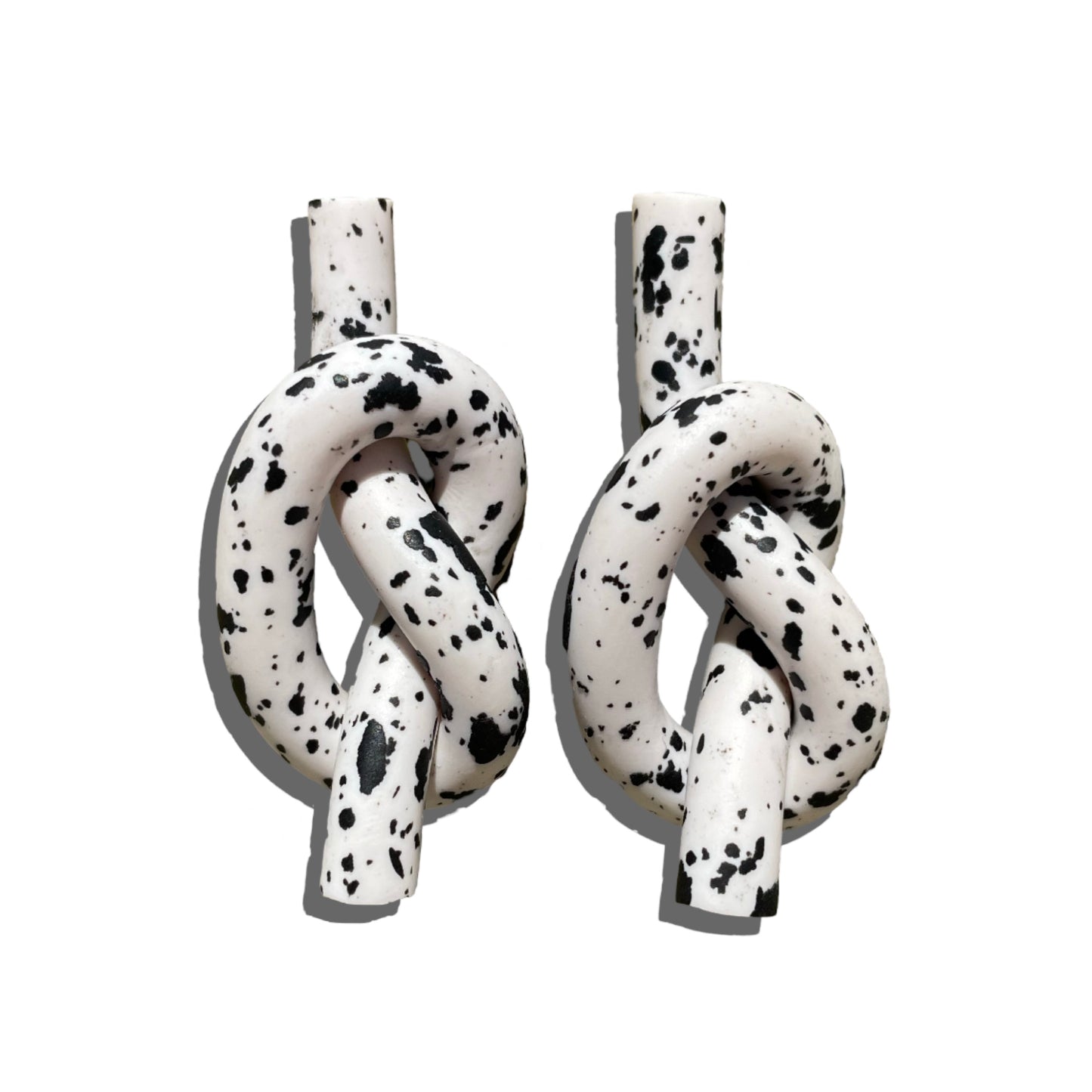 KNOT EARRINGS WHITE