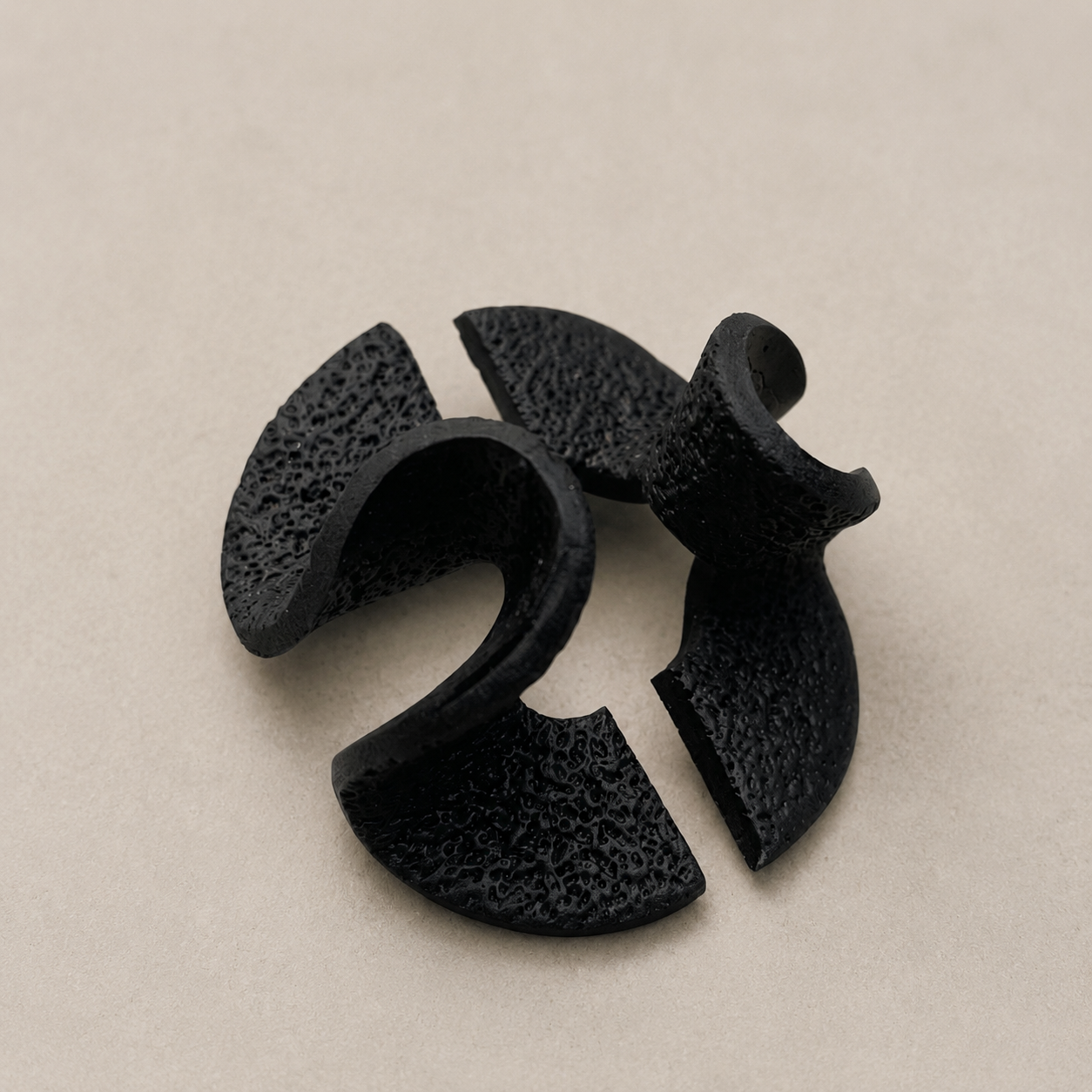 SI | black